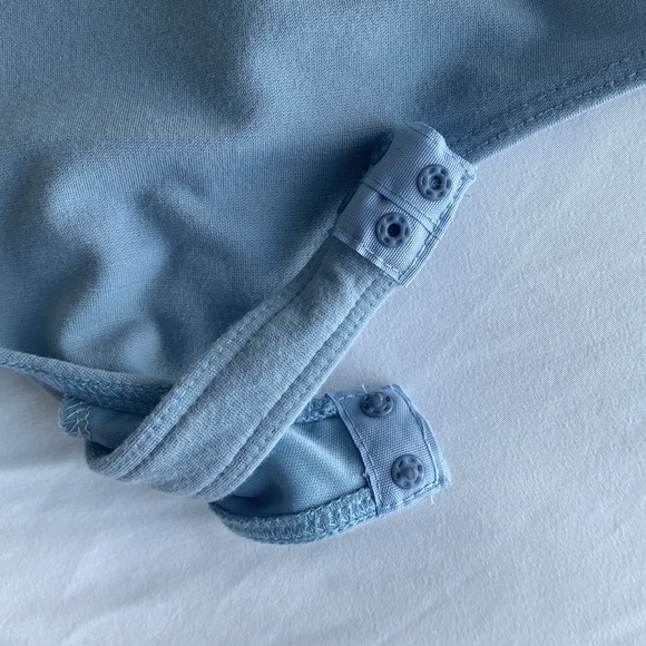 Guess baby blue cross tie bodysuit - Picture 3 of 4